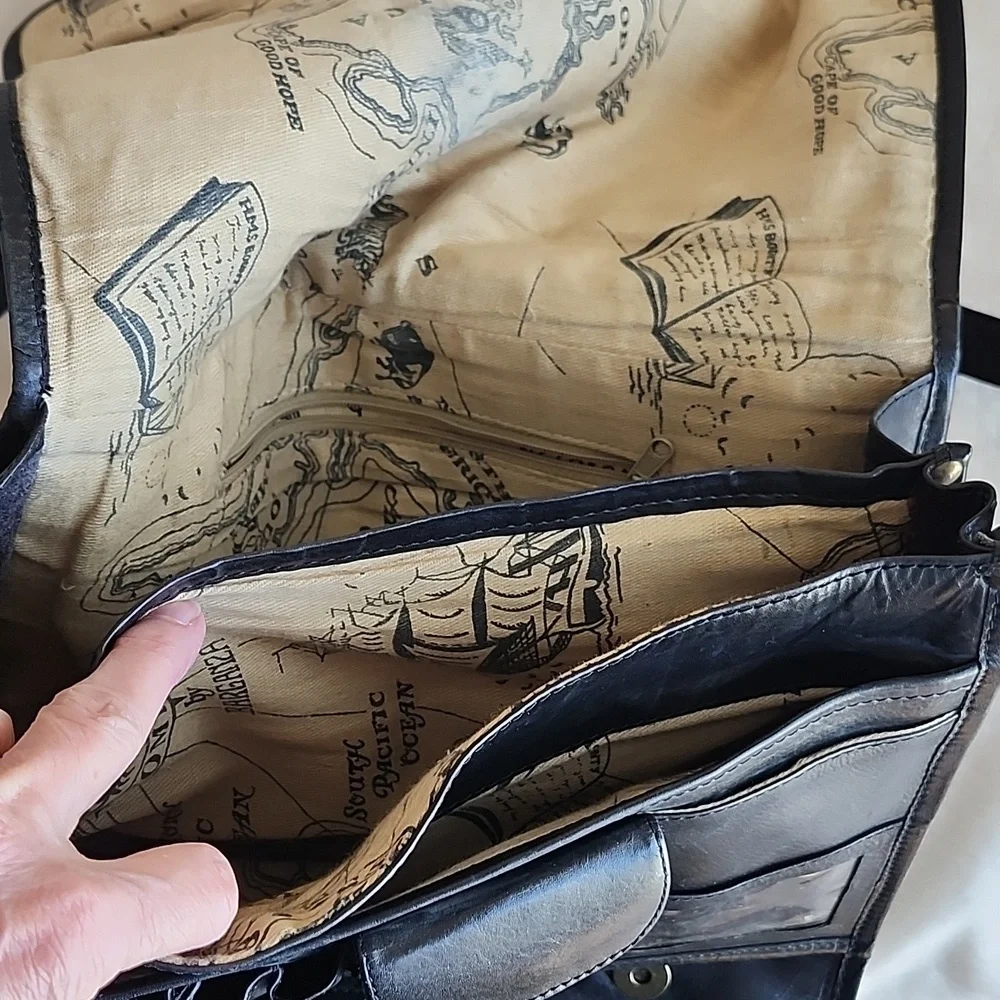 Vintage Unbranded Good Condition Black Leather Shoulder Messenger Bag, $49